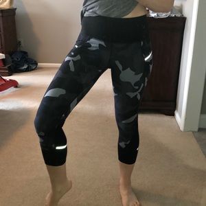 Athleta XS 3/4 length high waist pant